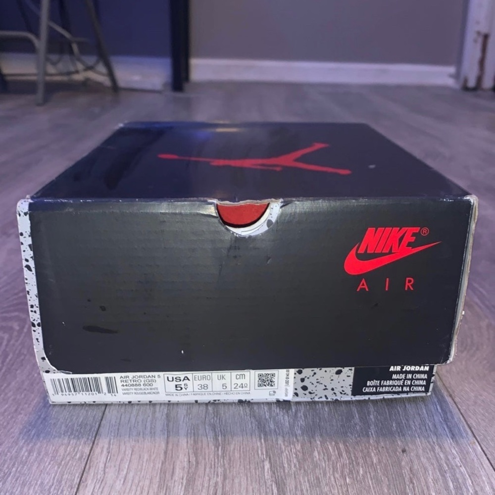 I’m selling Jordan 5,s size 5.5 color/red/black